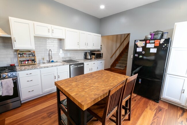 Foto del edificio - 1241 Bates Ave