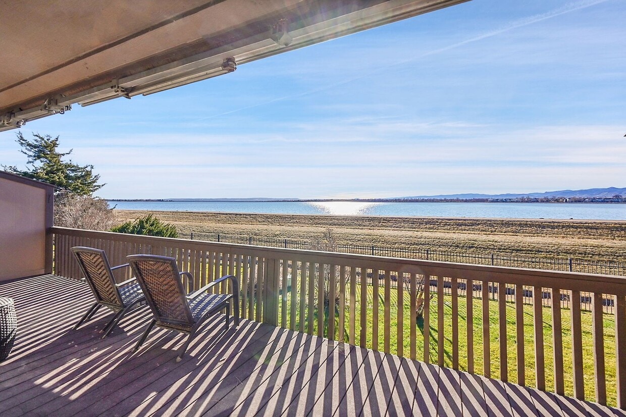 Backs to private lake with mountain views - Backs to private lake with mountain views