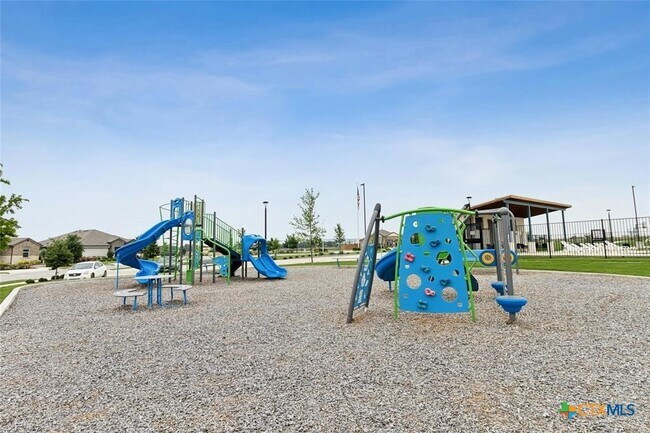 Building Photo - 225 Escondido Cir