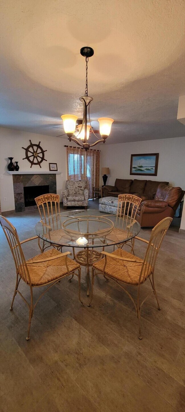 Building Photo - 403 Hayes Ave