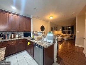 Building Photo - 1120 Munyon Dr