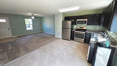 Building Photo - 3320 Blossom Trl