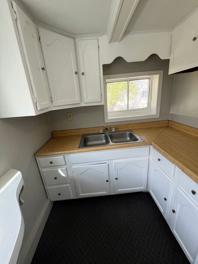 Foto del edificio - 2 bedroom, 1 bathroom House!