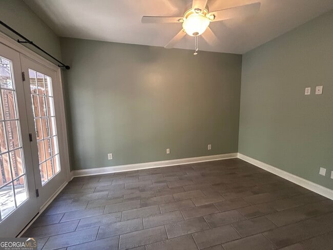 Building Photo - 405 Lexington Village