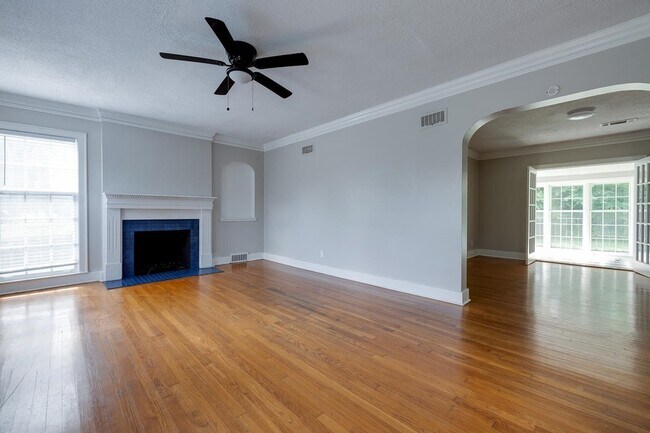 Foto del edificio - 2056 Jackson Ave