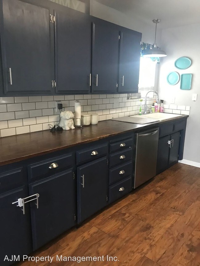 Building Photo - 3 br, 2 bath House - 713 R Street