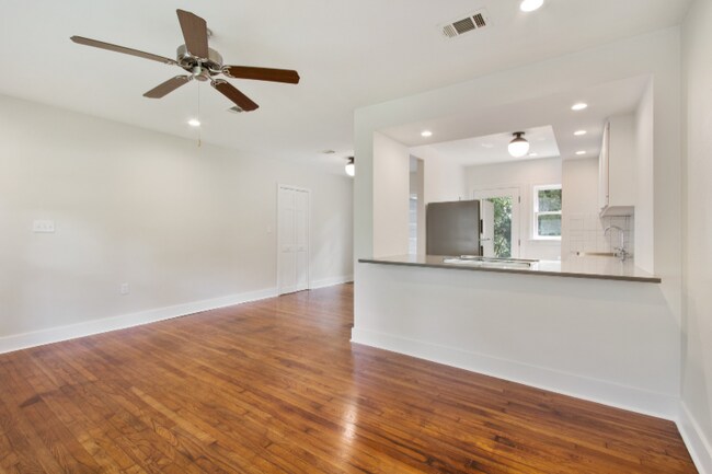 Building Photo - 4148 Robin Dr