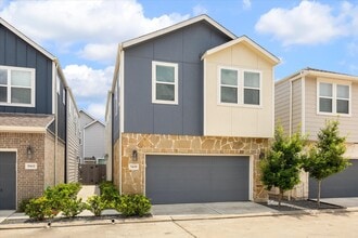 Building Photo - 5438 Cuerta St