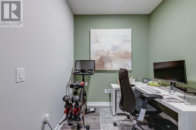 Building Photo - 225 Sumach St