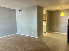 Building Photo - 10203 Forum Park Dr
