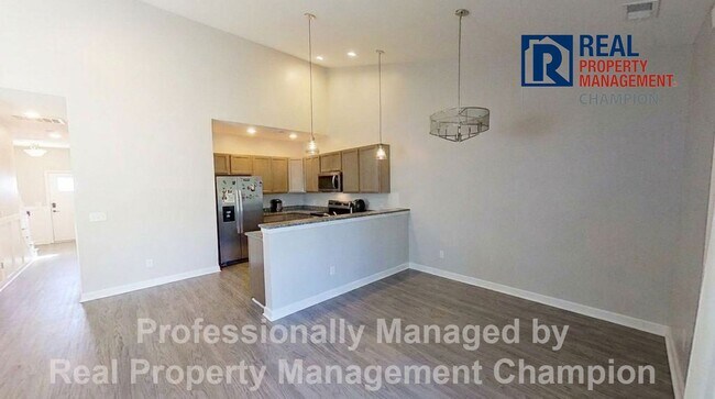 Foto del edificio - Beautiful 3 BD/2 BA End Unit Townhome in Leland