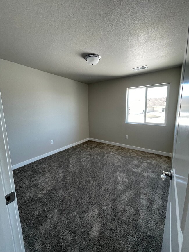 Building Photo - 922 Colorado River Ave