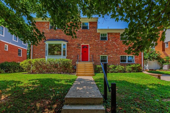 Photo - 9902 Belhaven Rd (Bethesda, MD) House