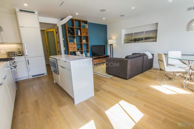 Foto del edificio - 392 Corbett Ave