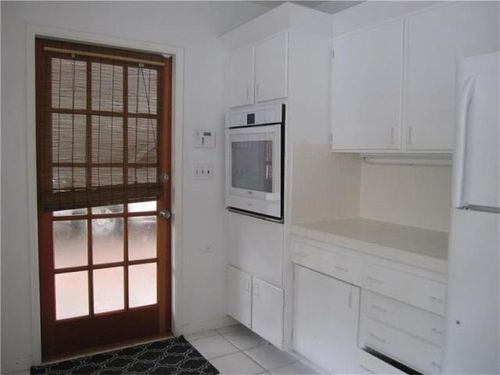 Building Photo - 2417 Barbara Dr