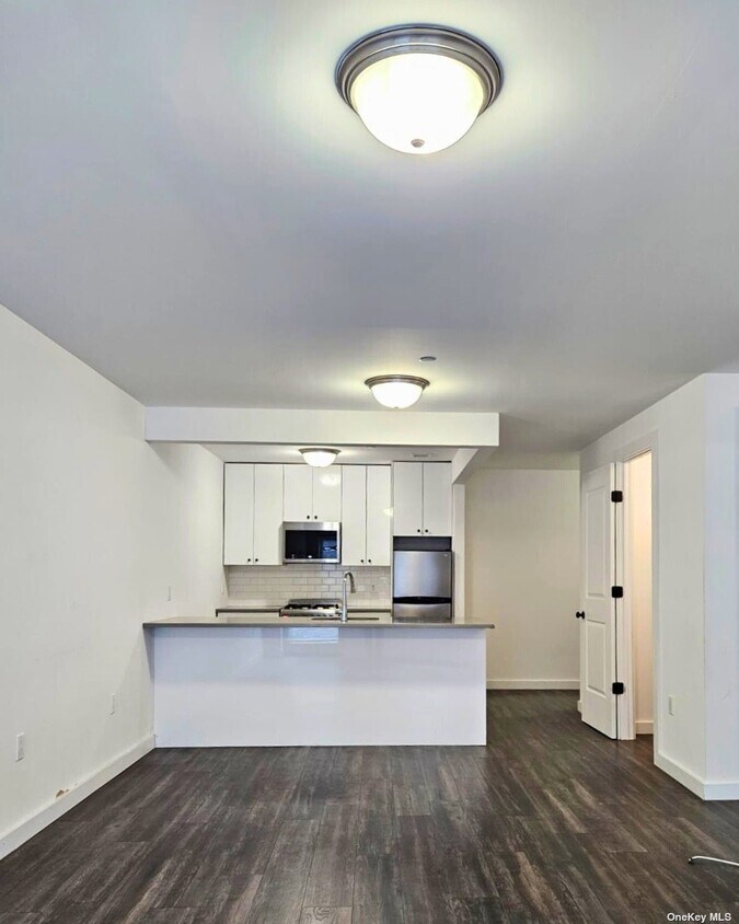 Primary Photo - 25-53-53 38th St