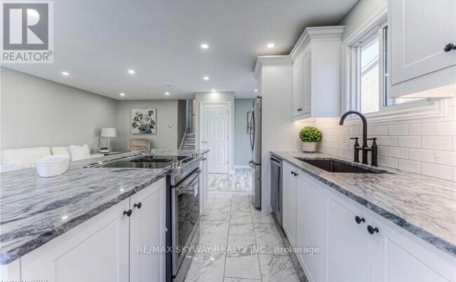 Photo du bâtiment - 238 B Northlake Dr