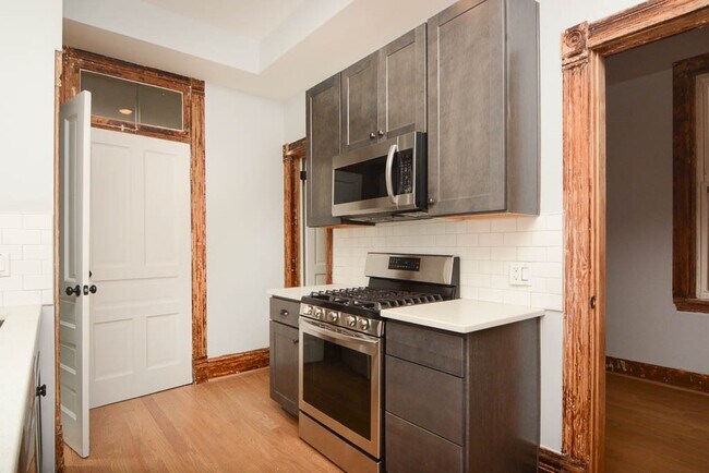 Foto del edificio - 921 N Winchester Ave