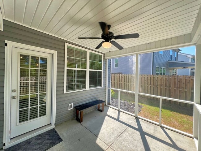 Building Photo - Pet Friendly - LARGE 4 bedroom home in Gro...