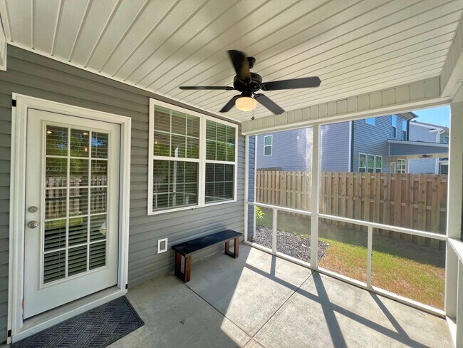 Foto del edificio - Pet Friendly - LARGE 4 bedroom home in Gro...