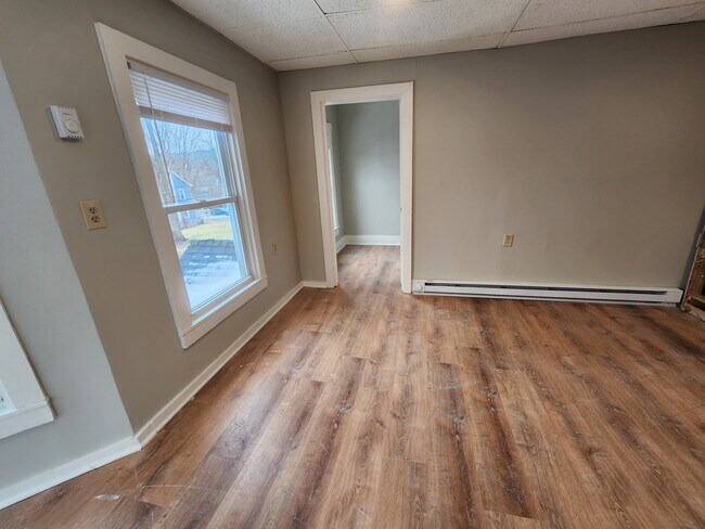 Building Photo - 11 Pearl St