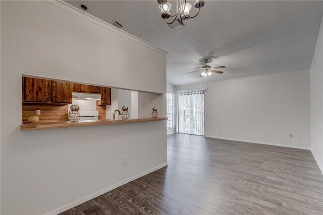 Foto del edificio - 11405 Walnut Ridge Dr