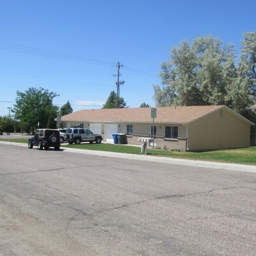 Primary Photo - 32 Palomino St