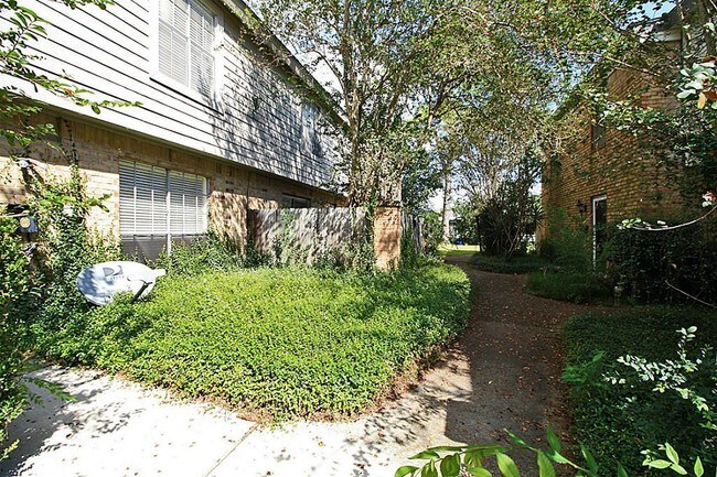Building Photo - 8315 La Roche Ln