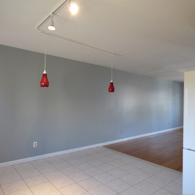 Building Photo - 62 Lindstrom Rd