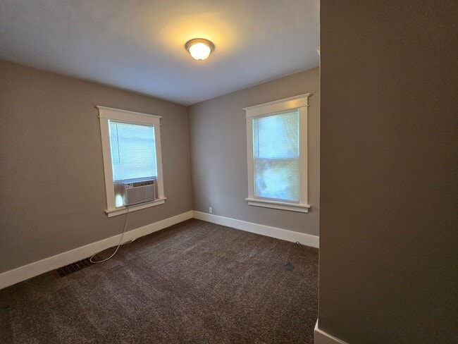 Building Photo - YOU1136