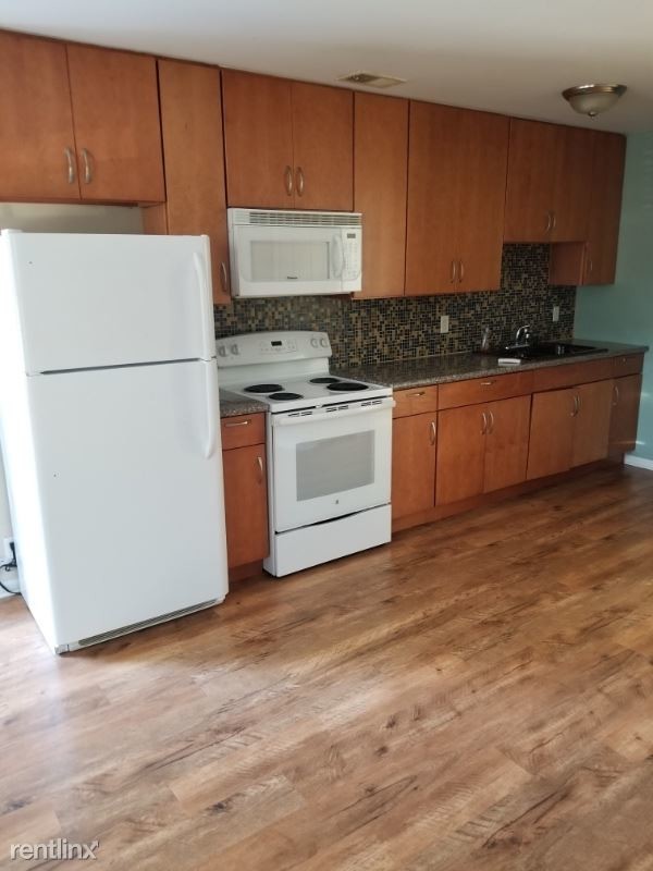 Primary Photo - 1 br, 1 bath Apartment - 1002 Green Ridge Ave