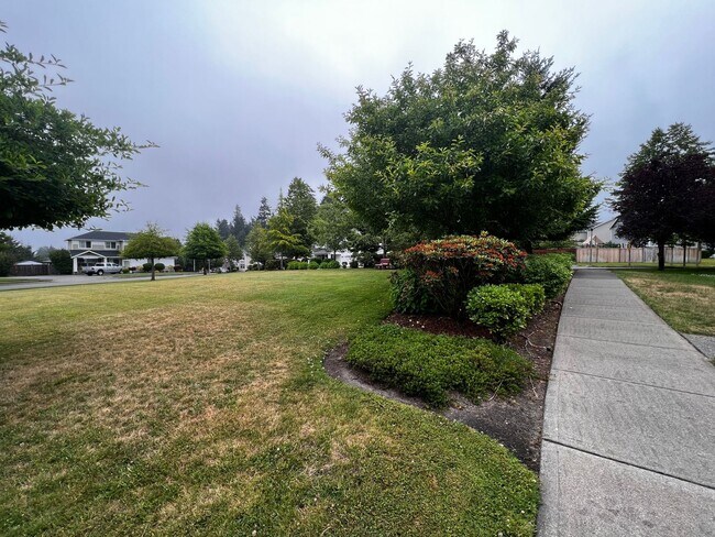Foto del edificio - DuPont 2365 SF 3 bedroom plus loft home.