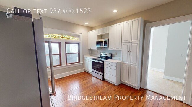 Building Photo - Updated 3 bedroom, 1.5 full bath duplex wi...