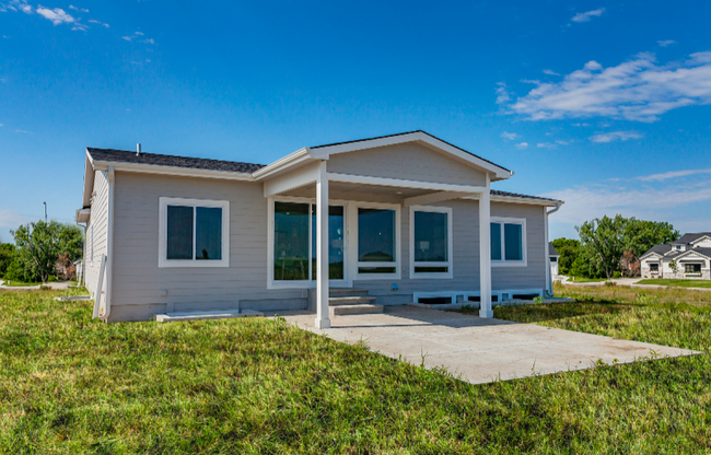 Building Photo - 14745 Stonecrop Dr
