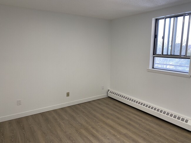 Building Photo - 35 Angeline