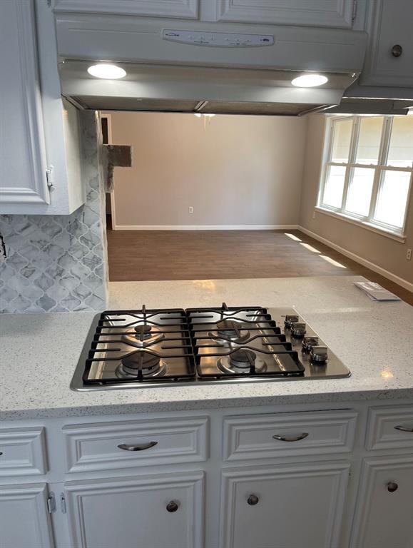 Foto del edificio - 5803 Pinewood Springs Dr