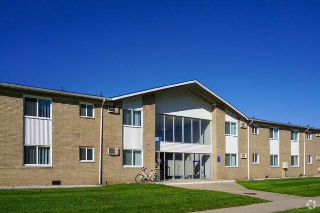 Building Photo - Huntington Club Apartments