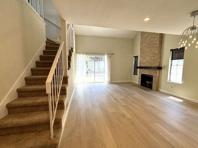 Building Photo - Charming 2 Story Family Home 3 Beds 2.5 Baths