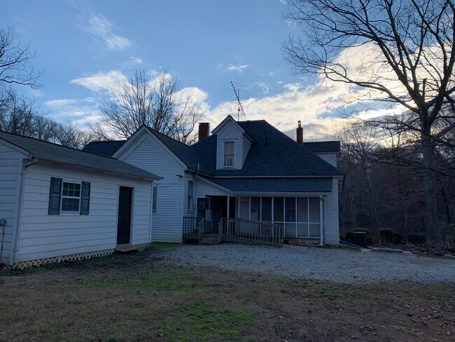 Foto del edificio - 8422 Pendergrass Rd