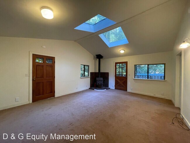 Building Photo - 2 br, 2 bath House - 15034 Rio Nido Road