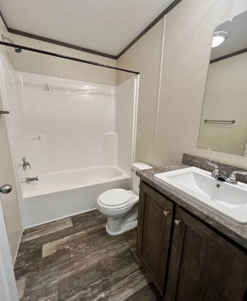 Foto del edificio - 17028 Sleepy Hollow Blvd