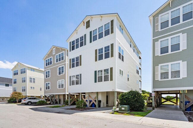Building Photo - Live on the Island with a View of the Ocean
