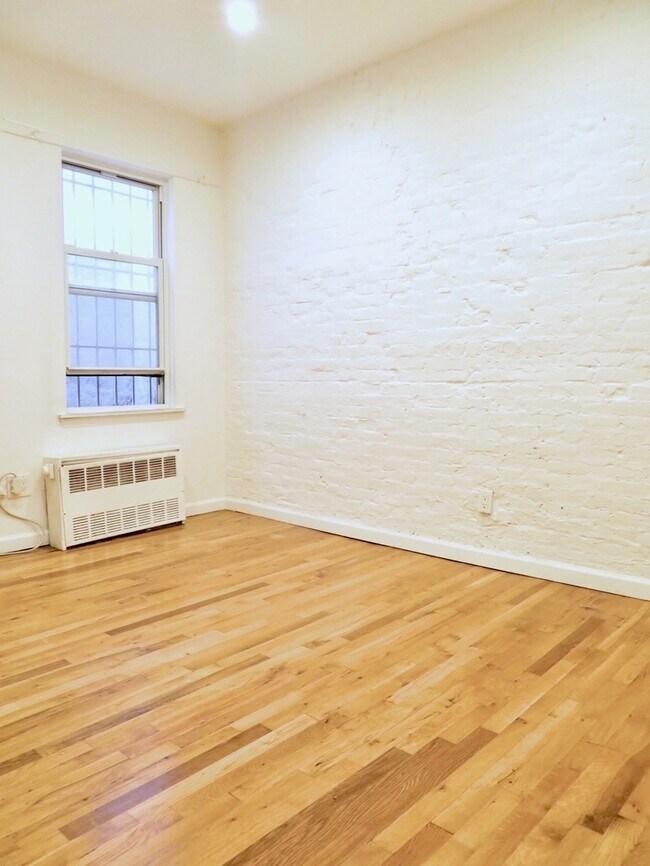 Building Photo - 1670 3rd Ave