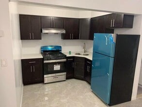 Building Photo - 325 45th St