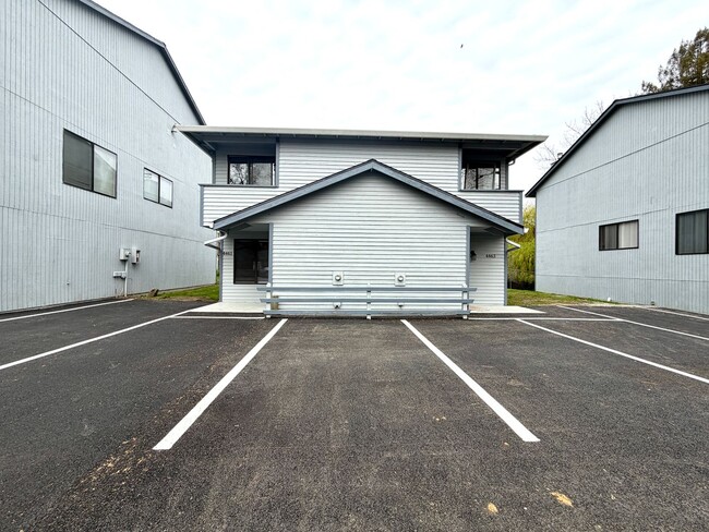 Building Photo - 4461-4463-4463 SW Garden Home Rd