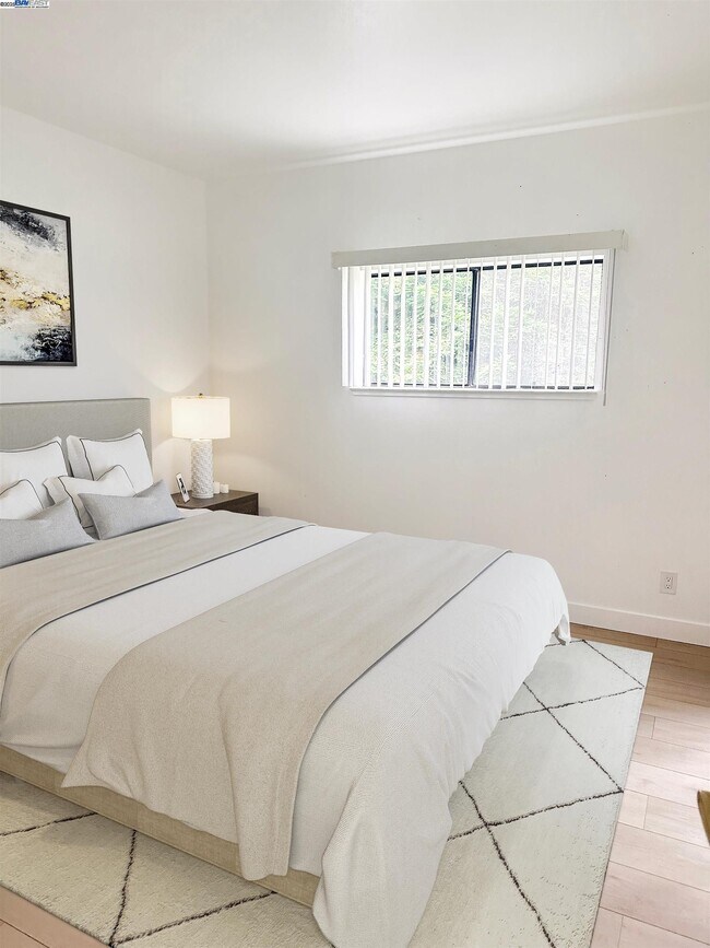 Foto del edificio - 1256 Stanhope Ln