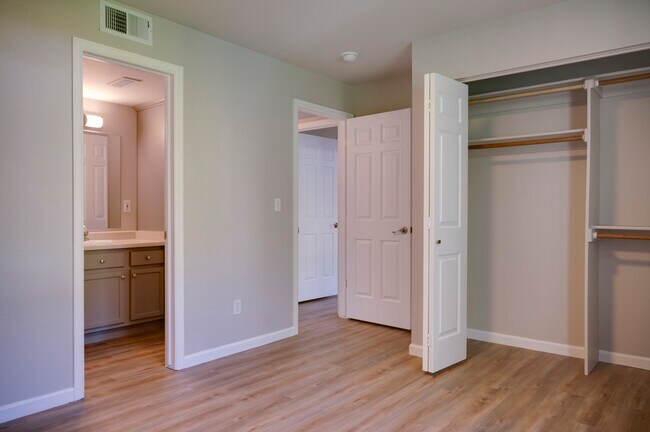 Foto del edificio - 4203 Sunset Ridge Ct