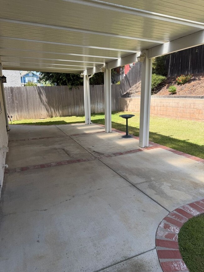 Building Photo - Sunny Ventura Home with 4 bed + 2.5 bath and 3 car garage