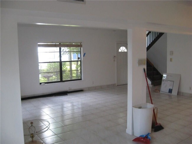 Building Photo - 2718 S University Dr