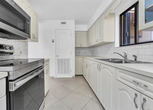 Foto del edificio - 15509 N Miami Lakeway